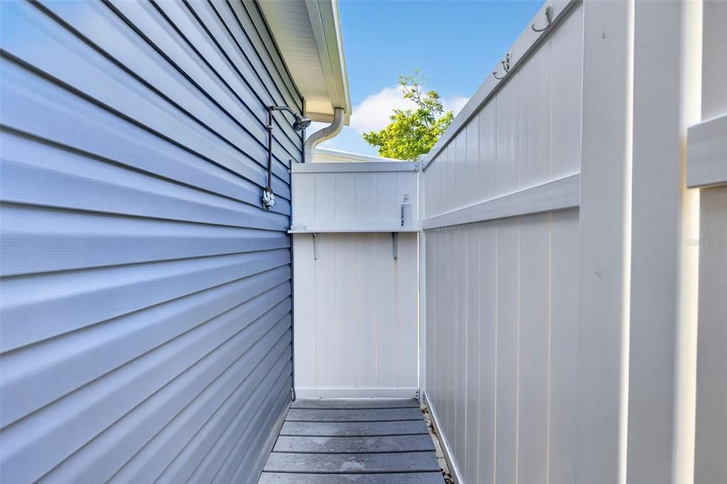 For Sale: $179,900 (2 beds, 2 baths, 1227 Square Feet)