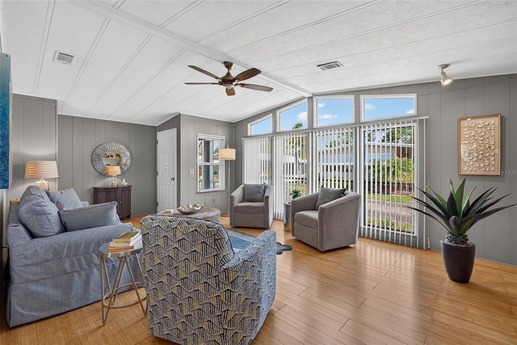 For Sale: $179,900 (2 beds, 2 baths, 1227 Square Feet)