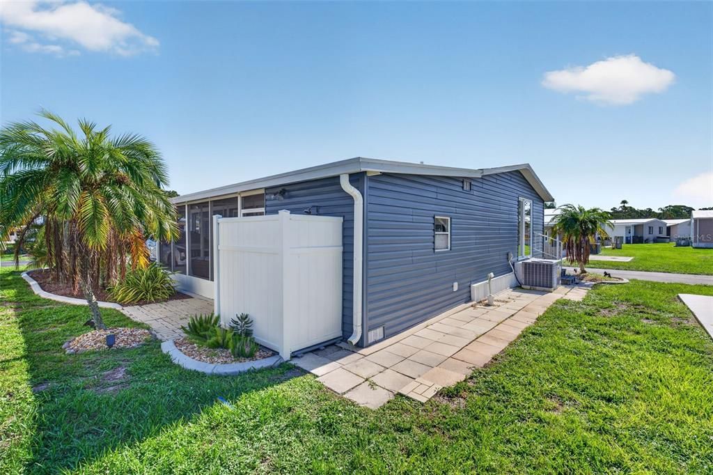 For Sale: $179,900 (2 beds, 2 baths, 1227 Square Feet)