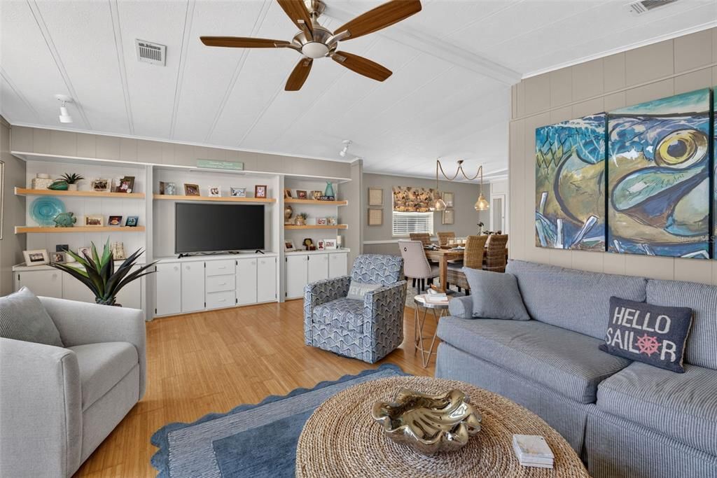 For Sale: $179,900 (2 beds, 2 baths, 1227 Square Feet)
