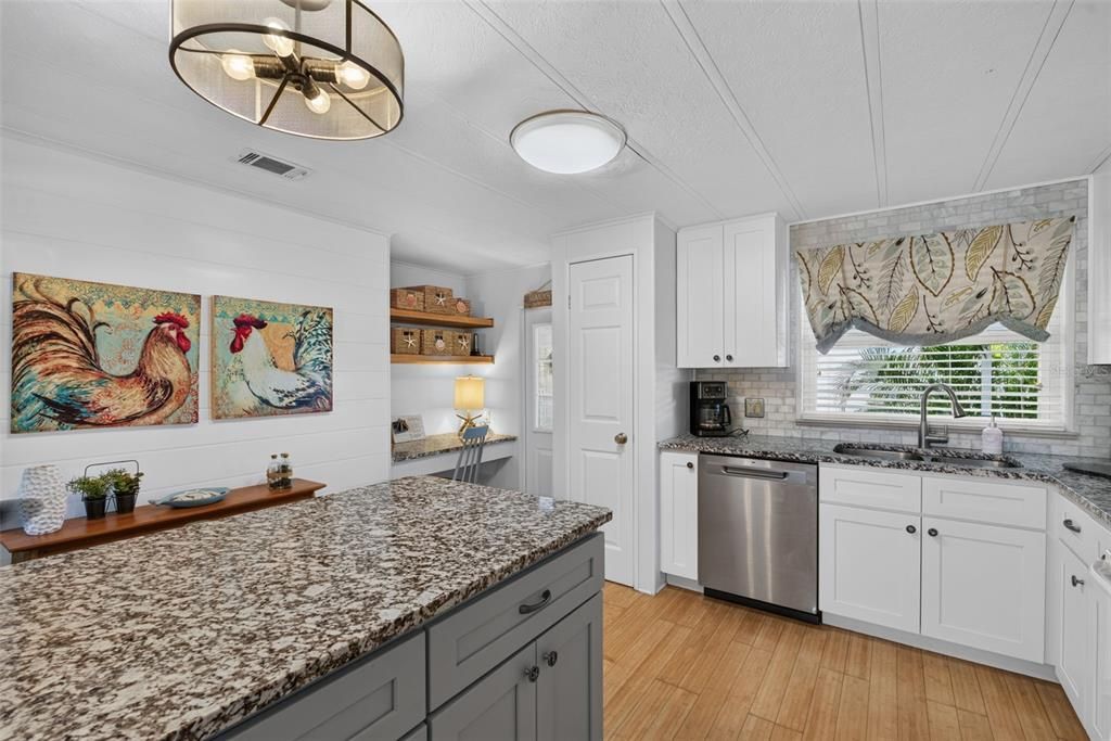 For Sale: $179,900 (2 beds, 2 baths, 1227 Square Feet)