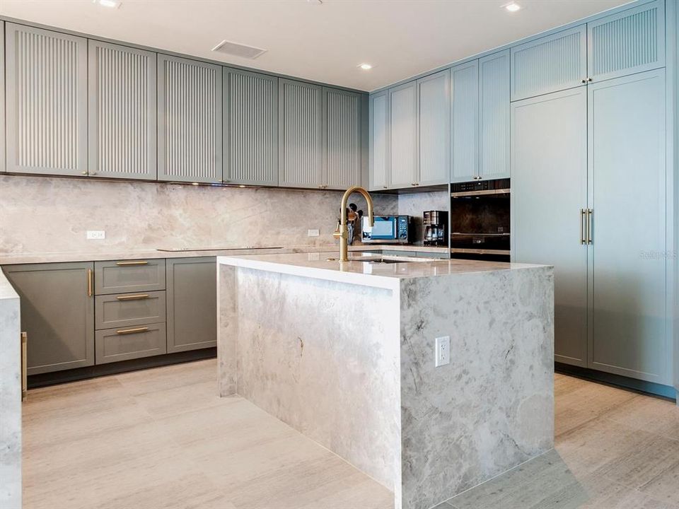 For Rent: $20,800 (3 beds, 3 baths, 2940 Square Feet)