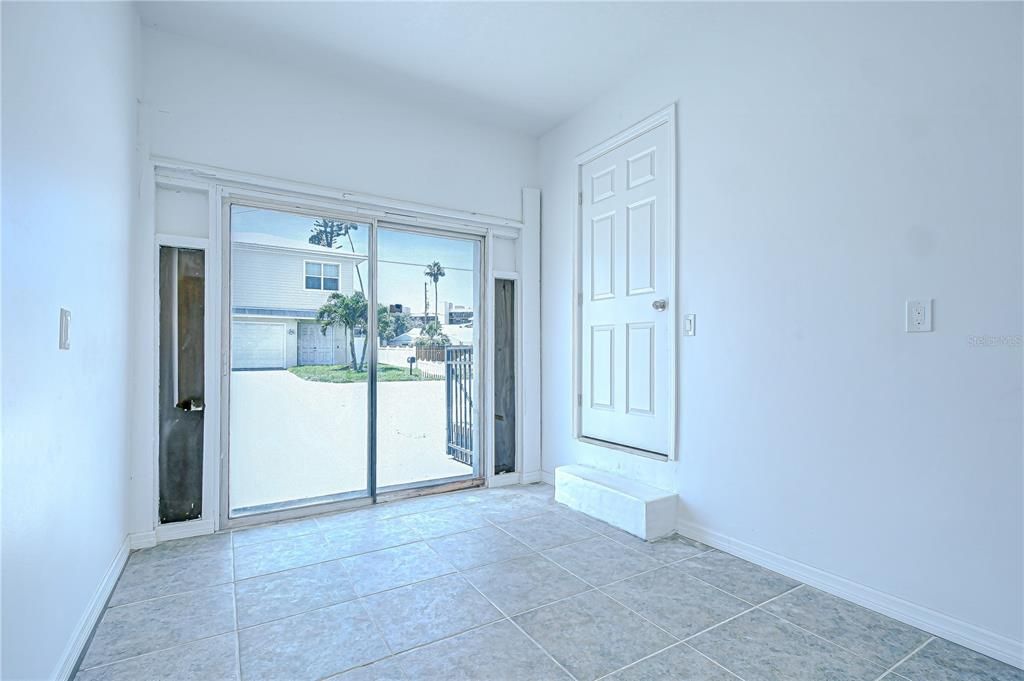 For Rent: $1,300 (1 beds, 1 baths, 400 Square Feet)