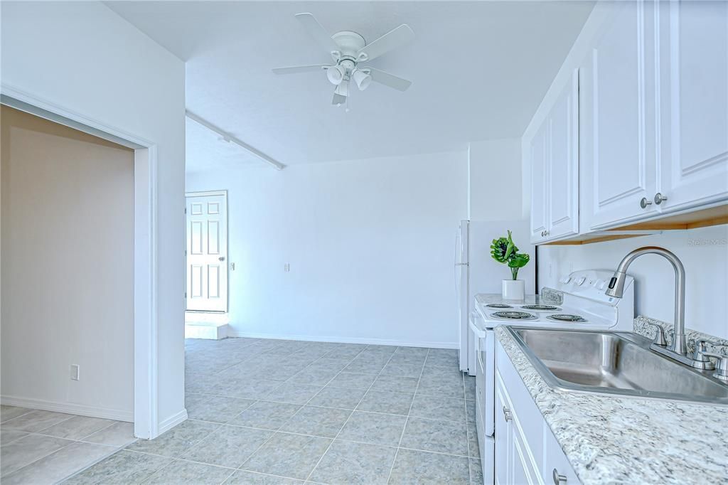 For Rent: $1,300 (1 beds, 1 baths, 400 Square Feet)