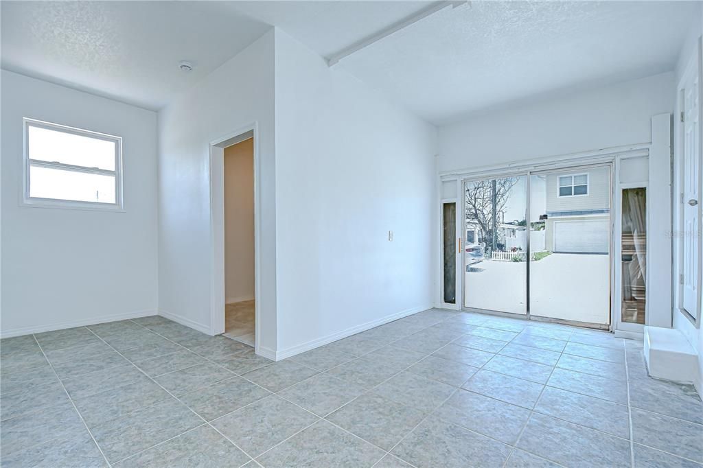 For Rent: $1,300 (1 beds, 1 baths, 400 Square Feet)
