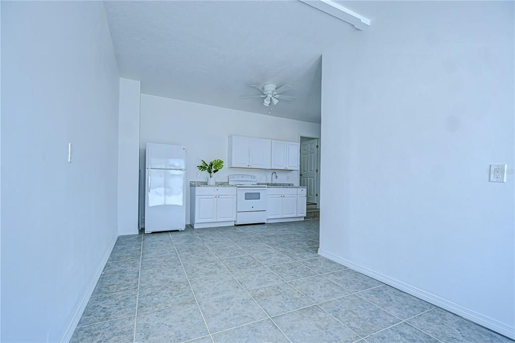 For Rent: $1,300 (1 beds, 1 baths, 400 Square Feet)