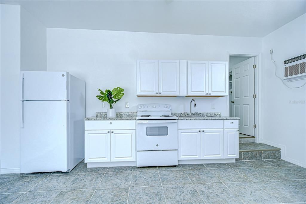 For Rent: $1,300 (1 beds, 1 baths, 400 Square Feet)