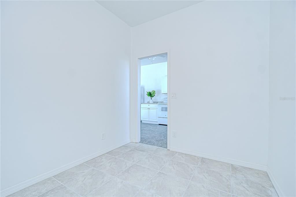 For Rent: $1,300 (1 beds, 1 baths, 400 Square Feet)