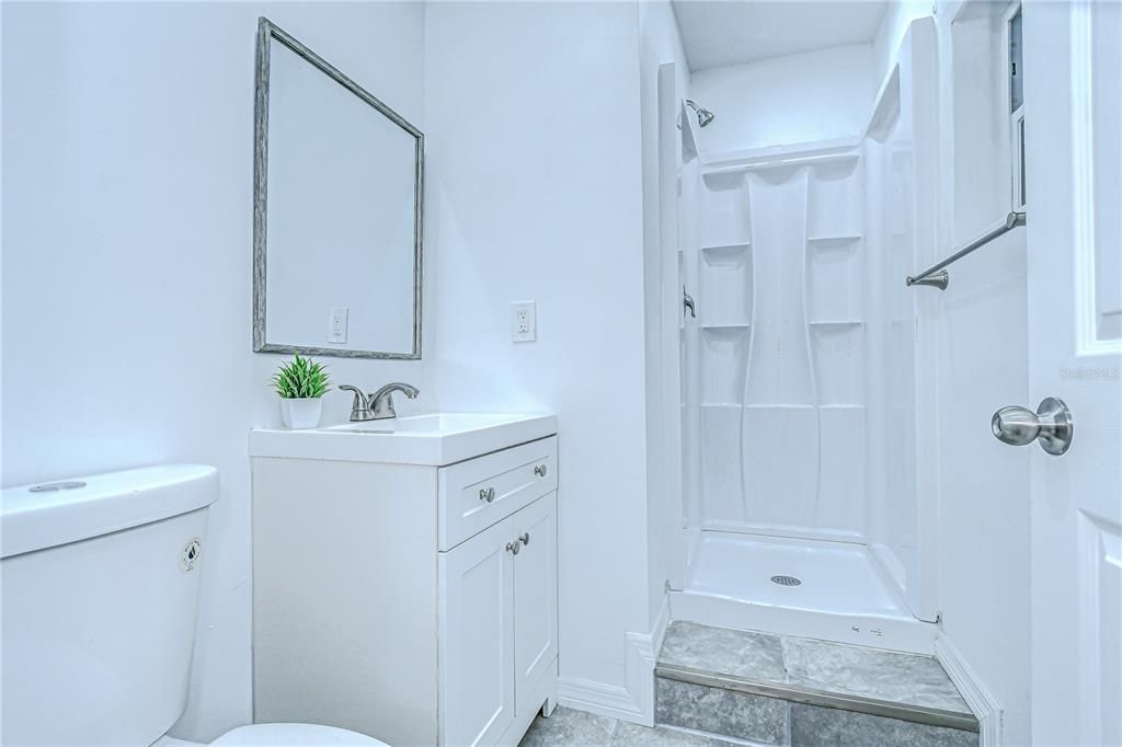 For Rent: $1,300 (1 beds, 1 baths, 400 Square Feet)