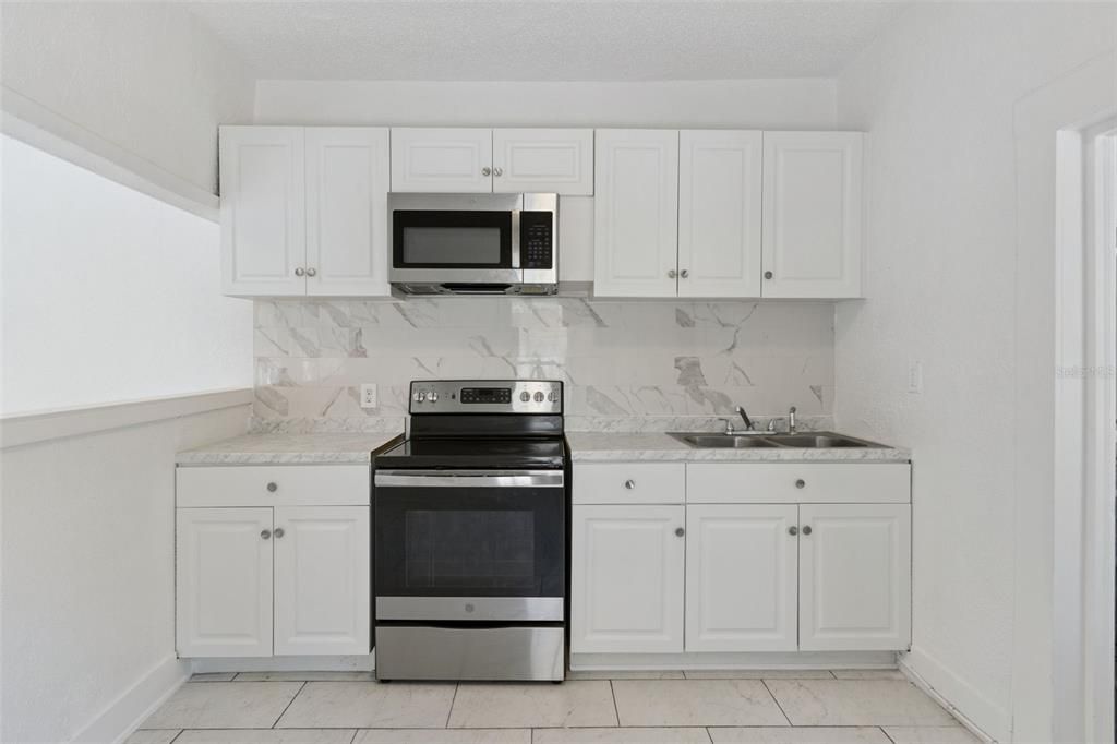 En Venta: $430,000 (5 camas, 2 baños, 1656 Pies cuadrados)