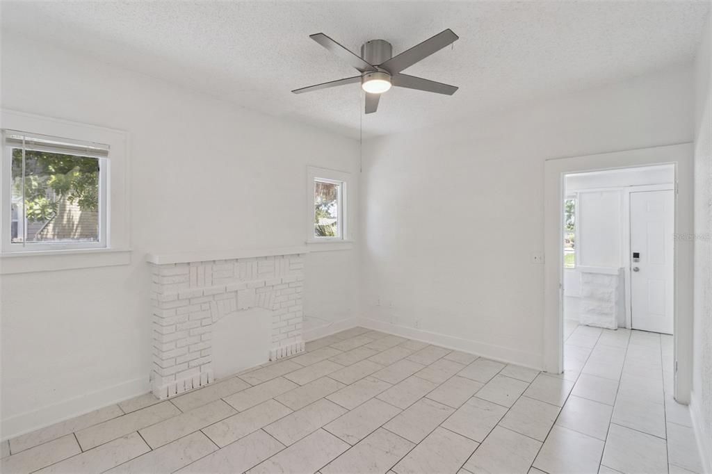 En Venta: $430,000 (5 camas, 2 baños, 1656 Pies cuadrados)