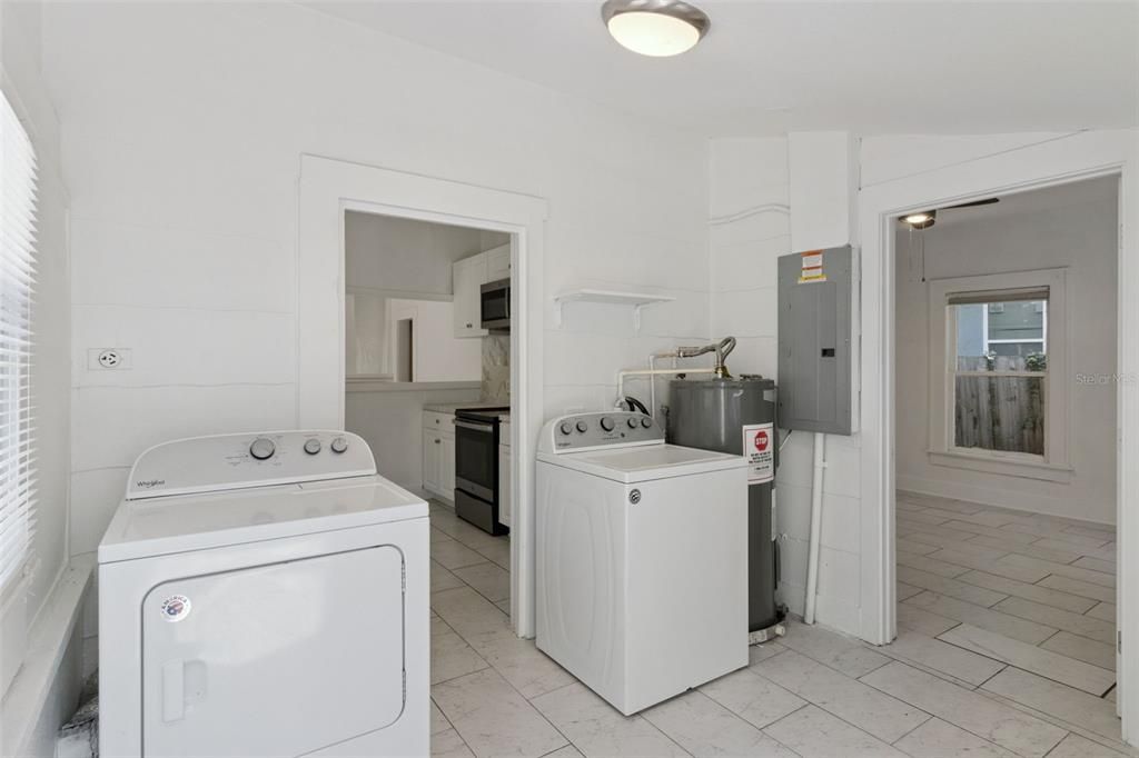 En Venta: $430,000 (5 camas, 2 baños, 1656 Pies cuadrados)