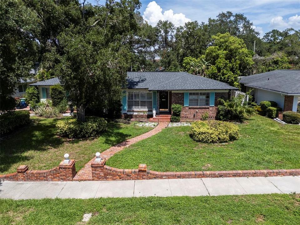 待售: $1,175,000 (0.30 acres)