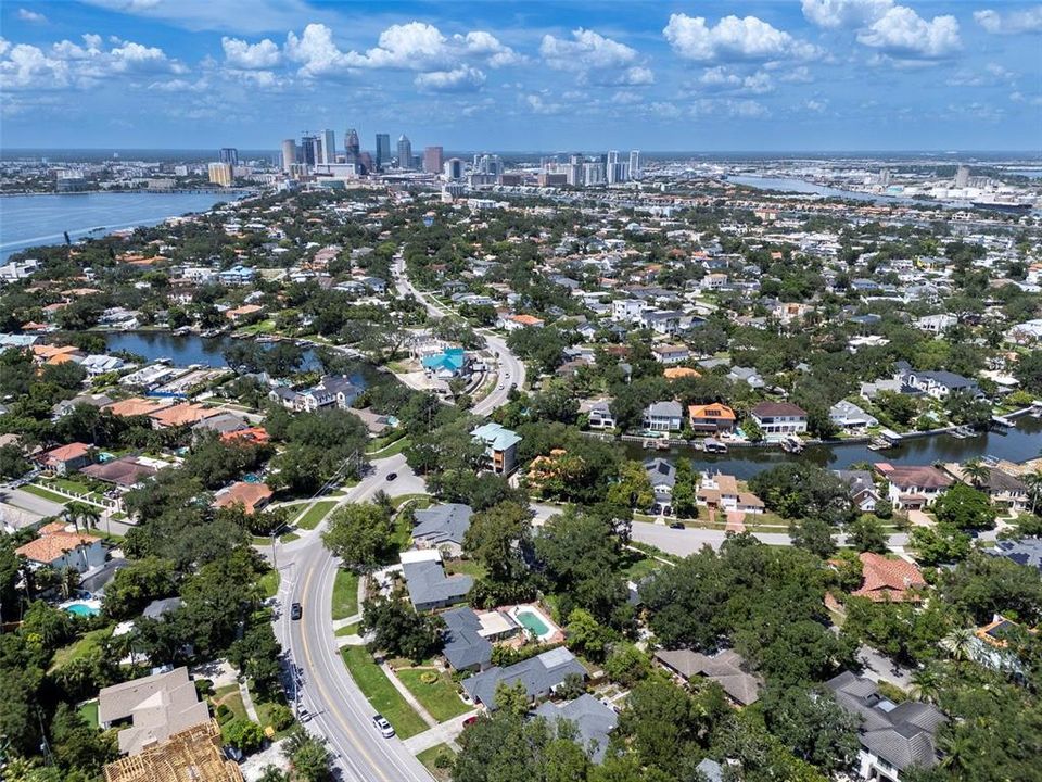 待售: $1,175,000 (0.30 acres)