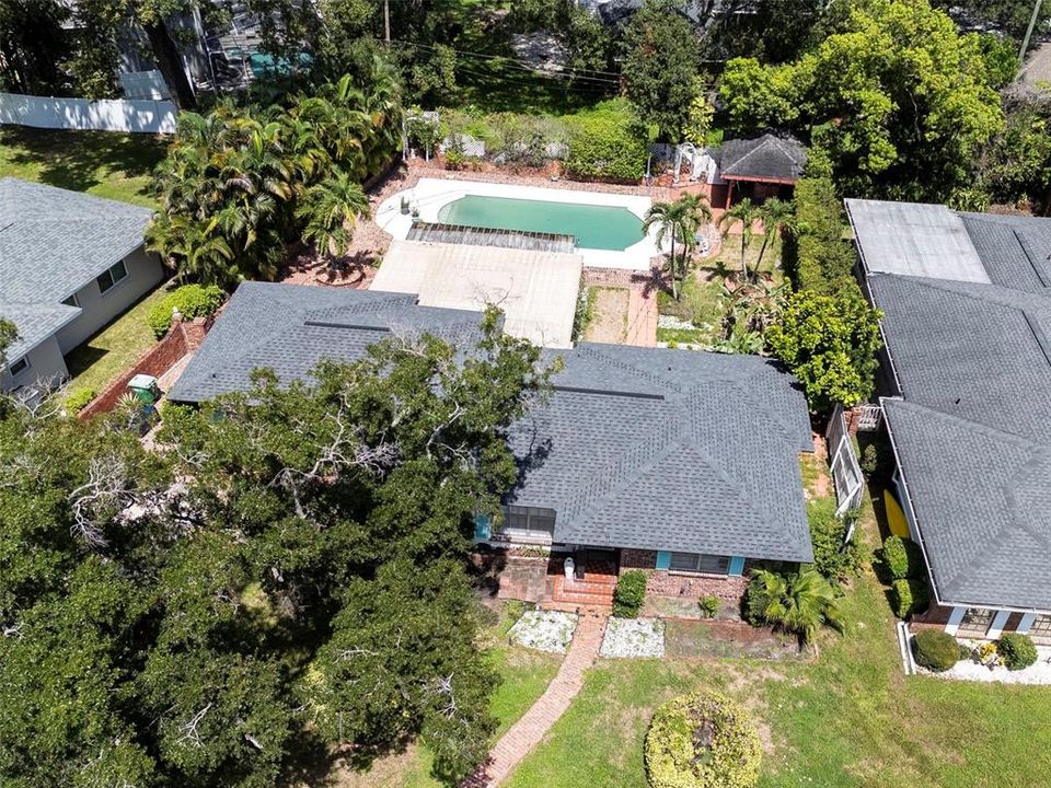待售: $1,175,000 (0.30 acres)