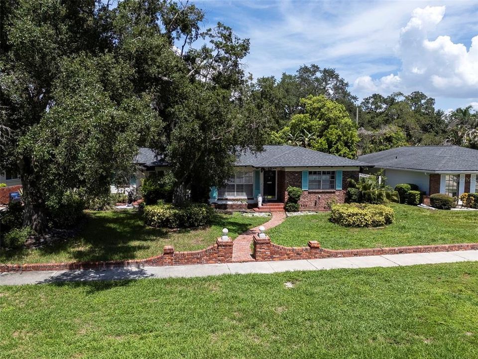 待售: $1,175,000 (0.30 acres)