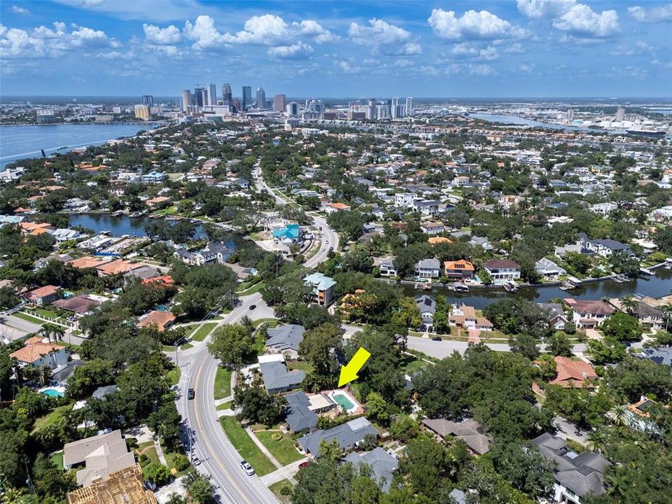 待售: $1,175,000 (0.30 acres)