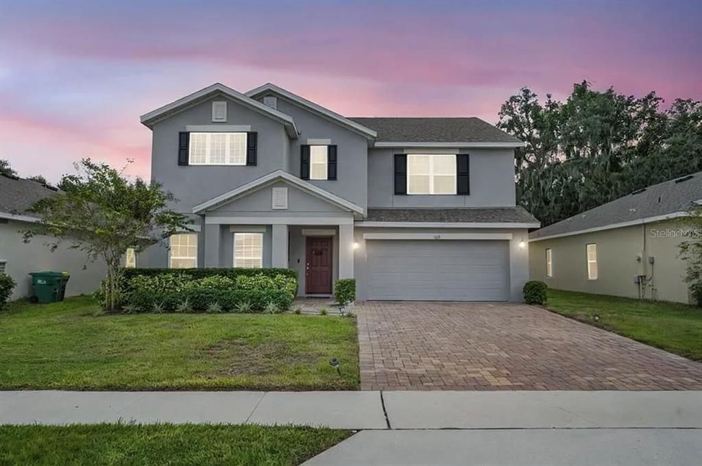 For Sale: $435,000 (5 beds, 3 baths, 3216 Square Feet)