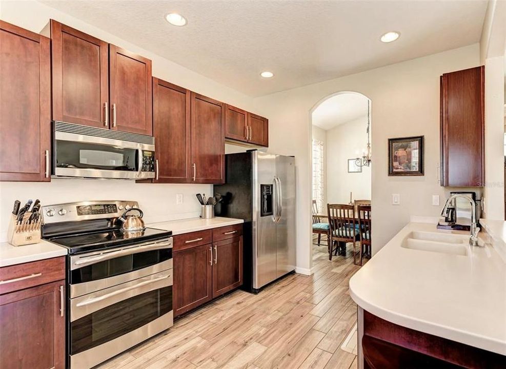 For Sale: $356,900 (3 beds, 2 baths, 1703 Square Feet)