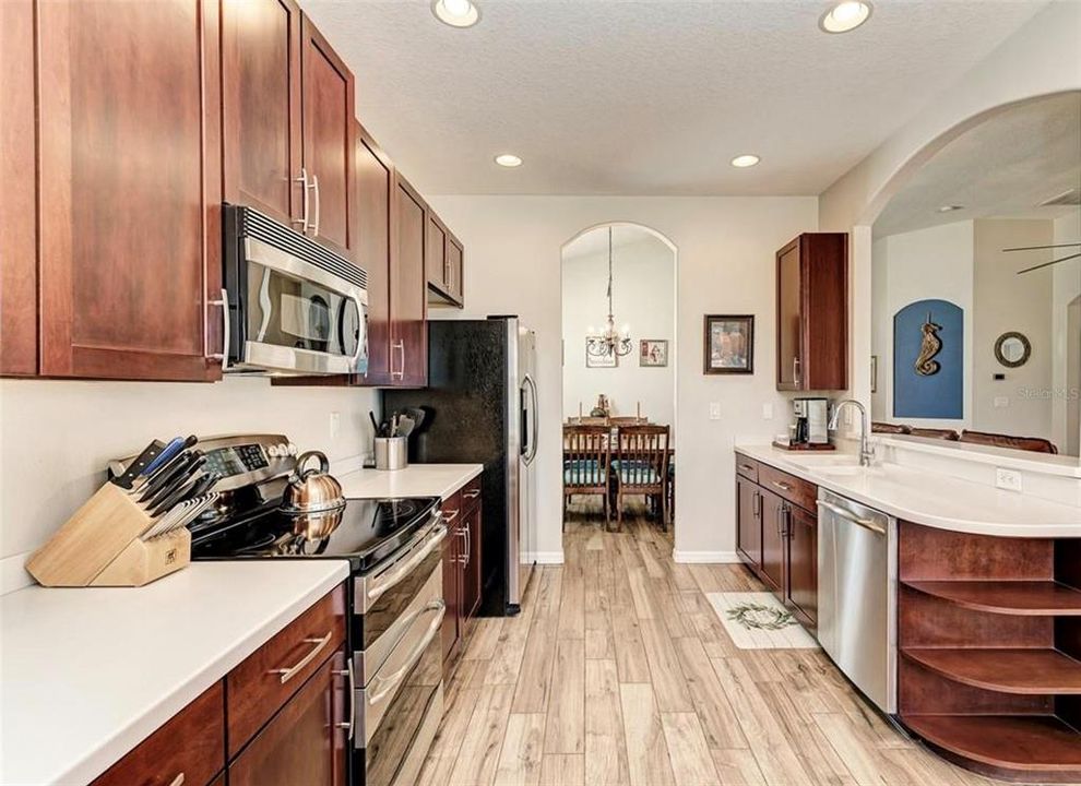 For Sale: $356,900 (3 beds, 2 baths, 1703 Square Feet)