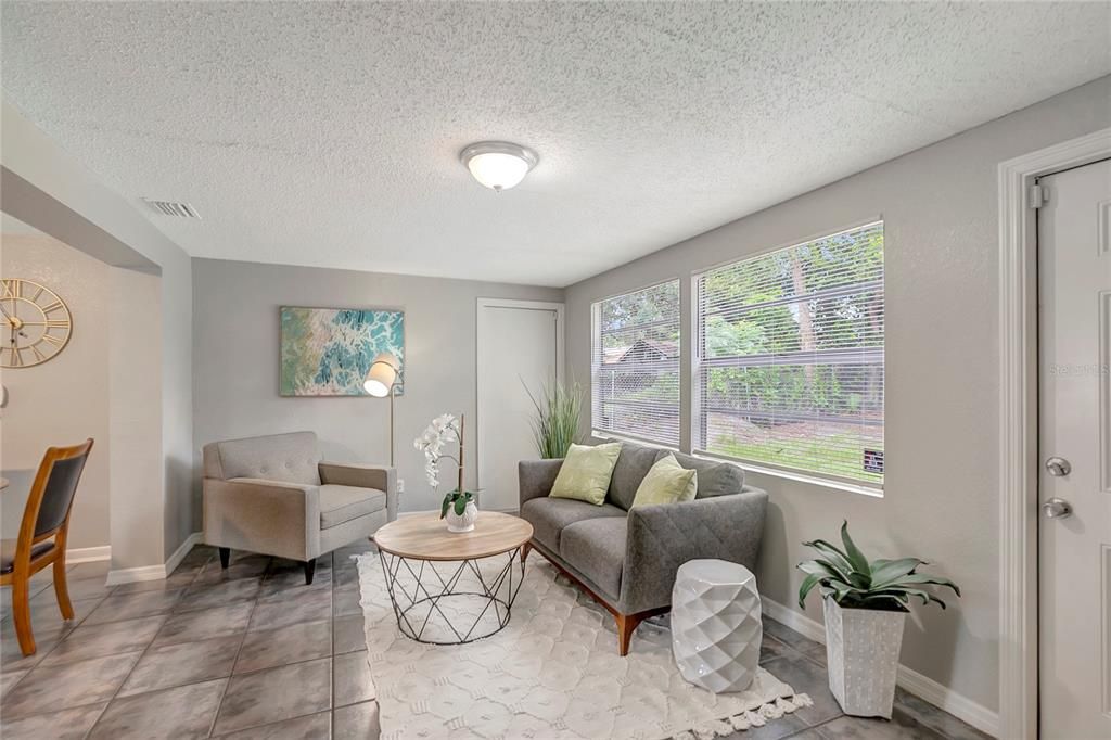 For Sale: $315,000 (4 beds, 2 baths, 1353 Square Feet)