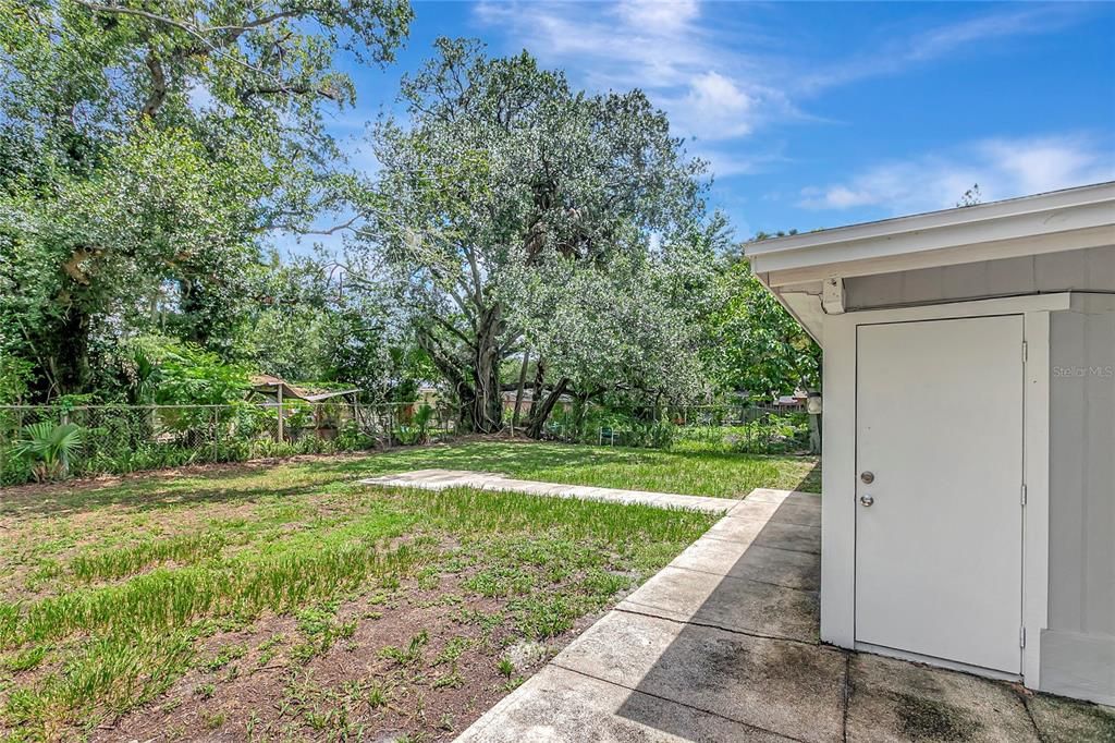 For Sale: $315,000 (4 beds, 2 baths, 1353 Square Feet)