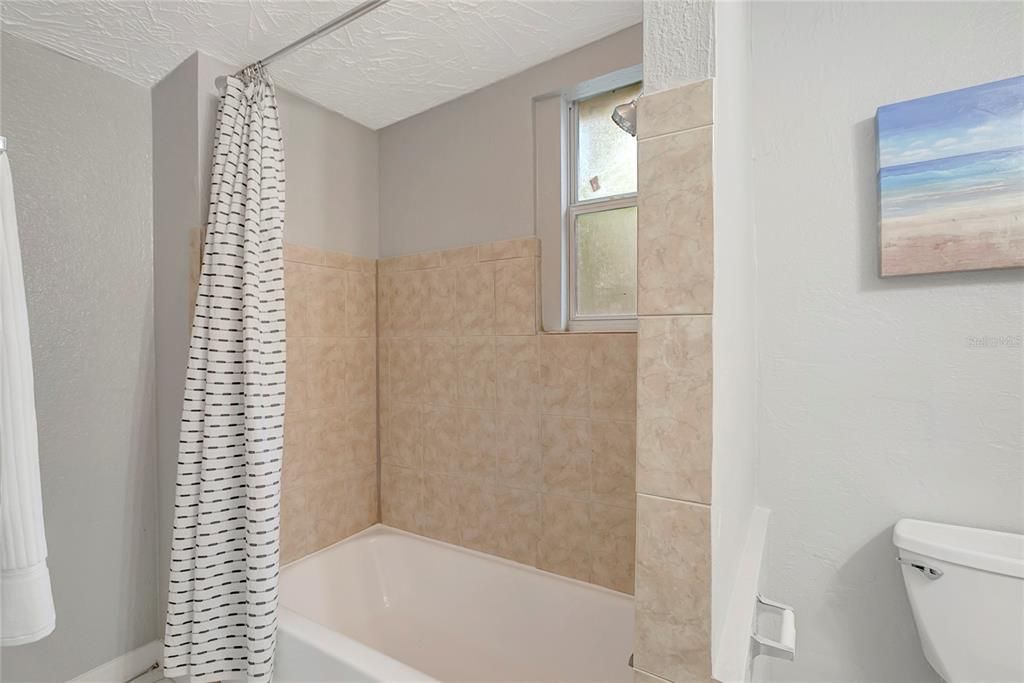 For Sale: $315,000 (4 beds, 2 baths, 1353 Square Feet)