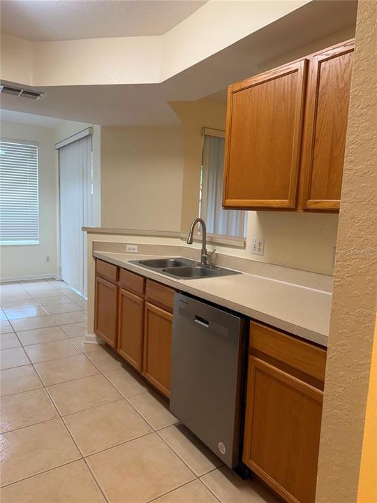 For Rent: $2,200 (2 beds, 2 baths, 1438 Square Feet)