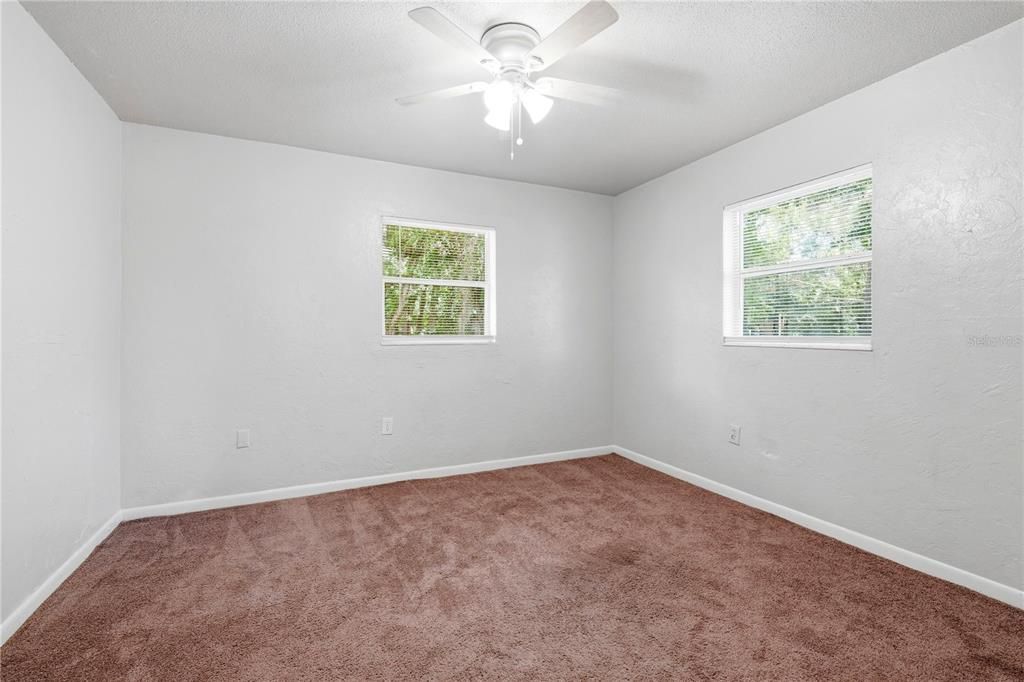 For Sale: $198,000 (3 beds, 1 baths, 933 Square Feet)