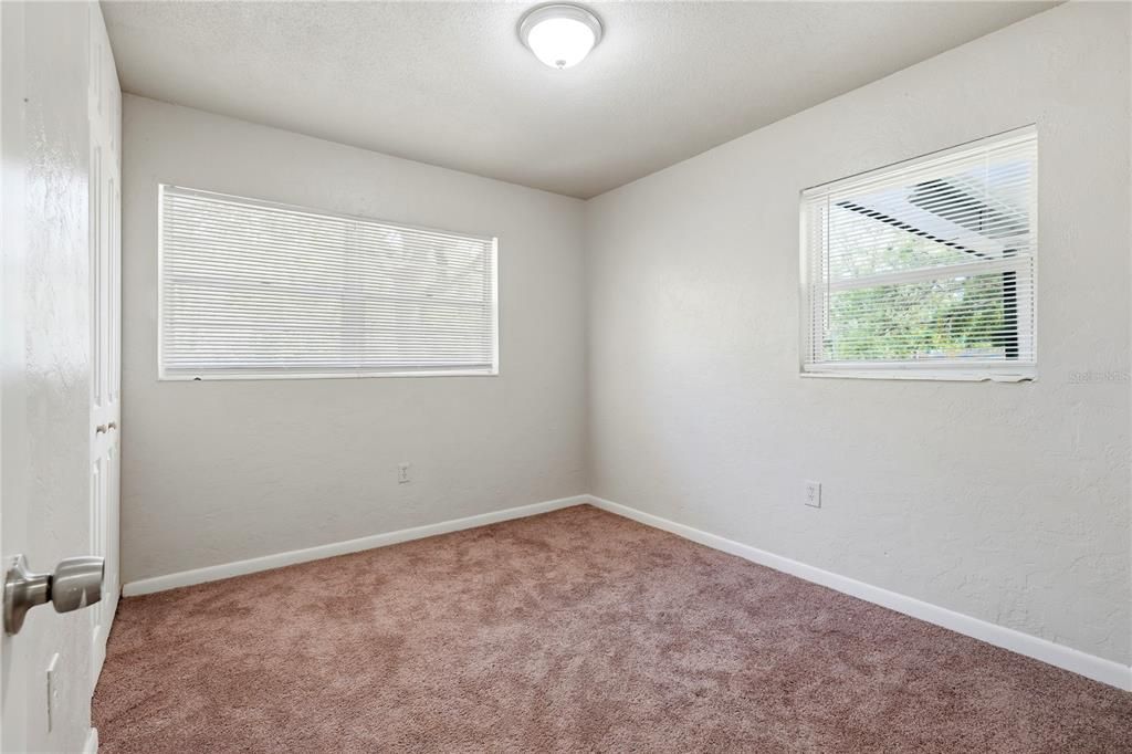 For Sale: $198,000 (3 beds, 1 baths, 933 Square Feet)