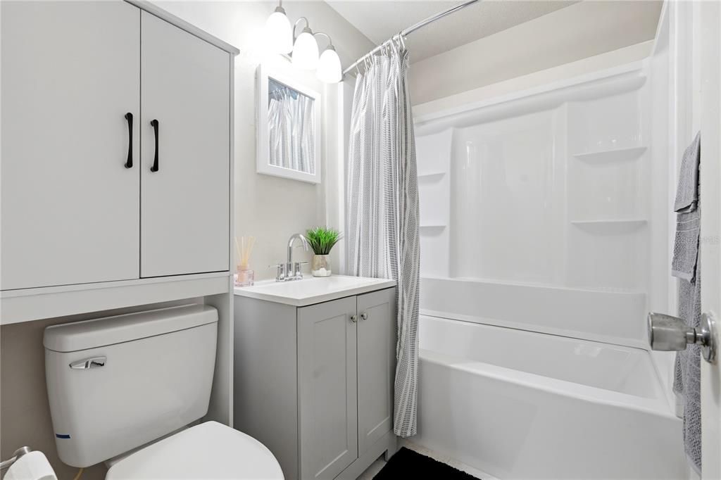 For Sale: $198,000 (3 beds, 1 baths, 933 Square Feet)