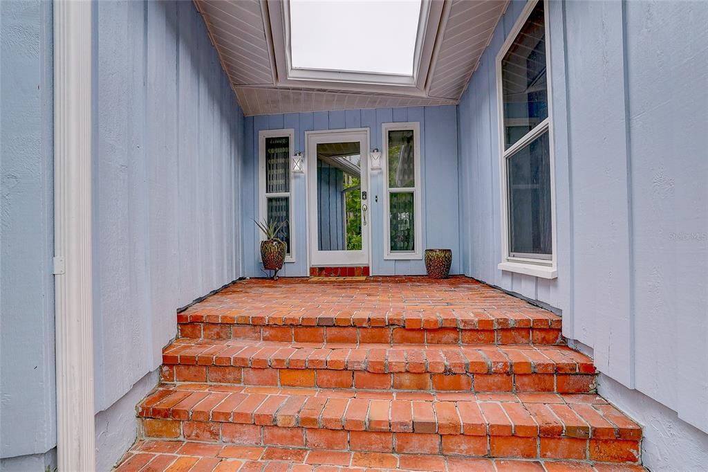 For Sale: $749,500 (2 beds, 2 baths, 2092 Square Feet)