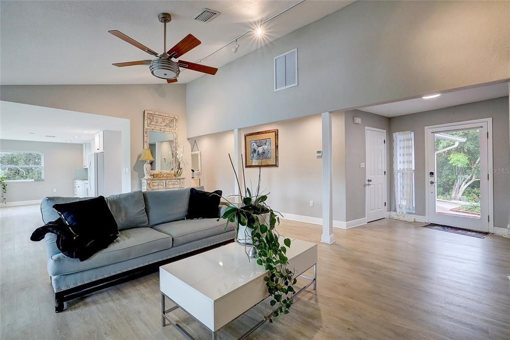 For Sale: $749,500 (2 beds, 2 baths, 2092 Square Feet)