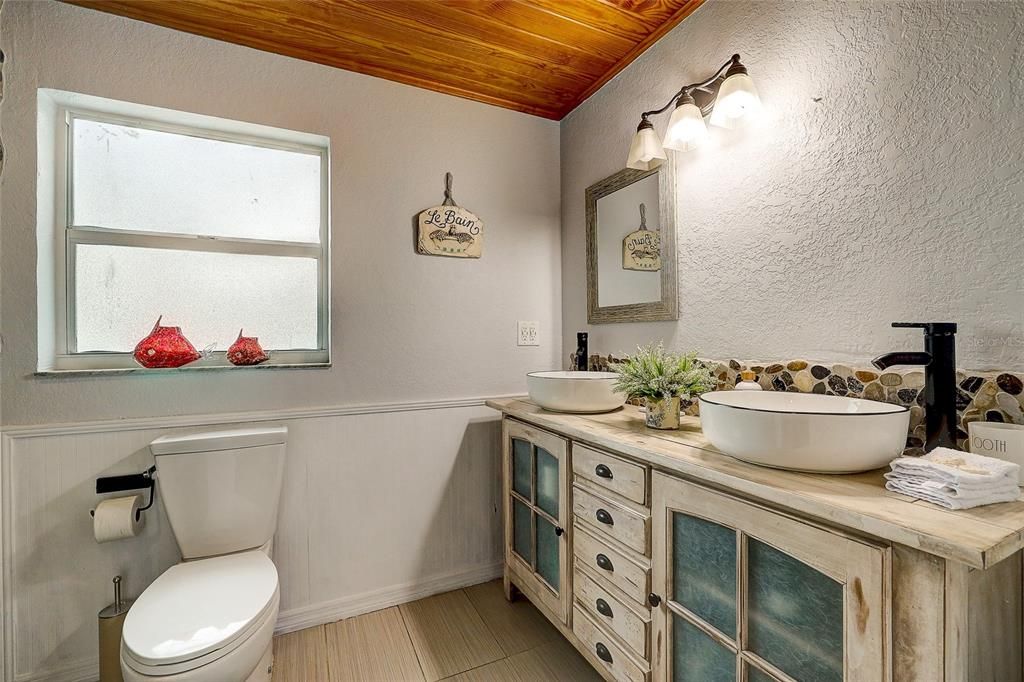 For Sale: $749,500 (2 beds, 2 baths, 2092 Square Feet)