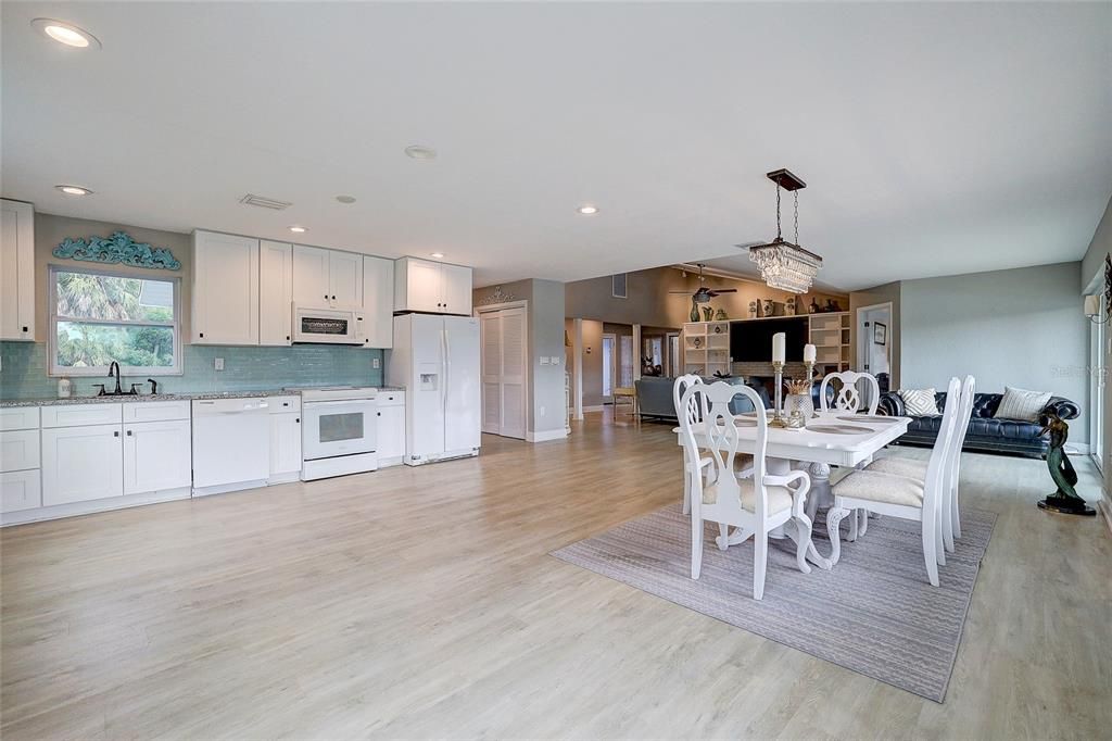 For Sale: $749,500 (2 beds, 2 baths, 2092 Square Feet)