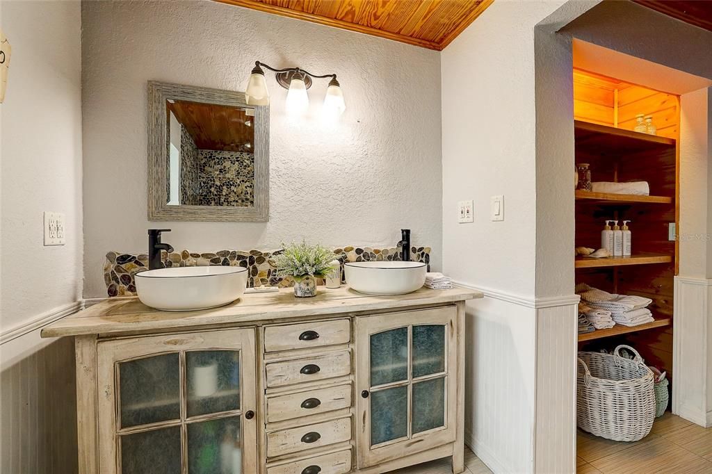 For Sale: $749,500 (2 beds, 2 baths, 2092 Square Feet)