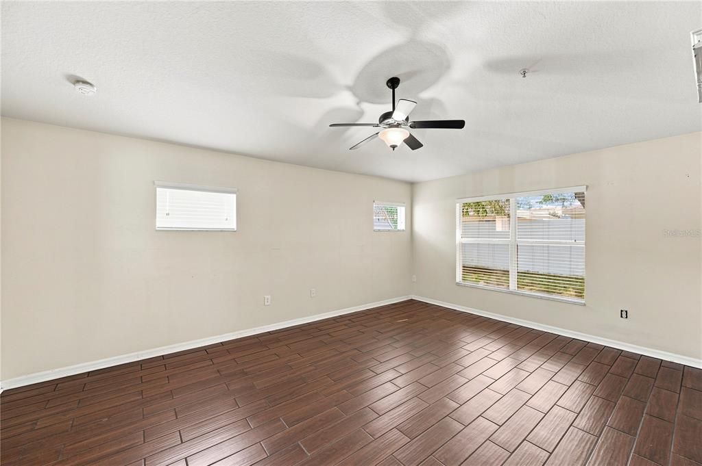 For Sale: $350,000 (4 beds, 2 baths, 1973 Square Feet)