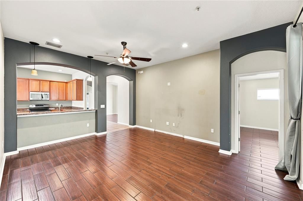 For Sale: $350,000 (4 beds, 2 baths, 1973 Square Feet)