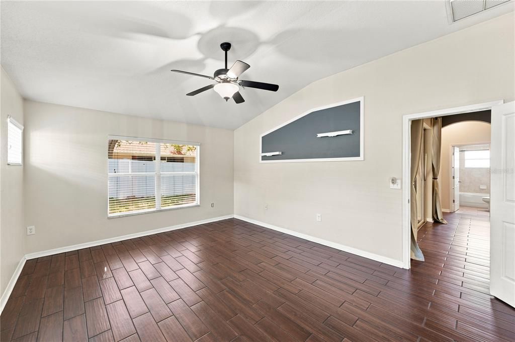 For Sale: $350,000 (4 beds, 2 baths, 1973 Square Feet)
