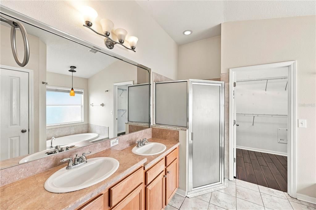 For Sale: $350,000 (4 beds, 2 baths, 1973 Square Feet)