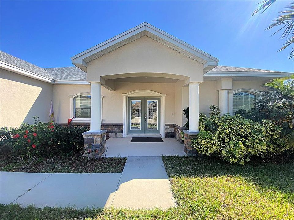 For Rent: $2,200 (4 beds, 2 baths, 2386 Square Feet)