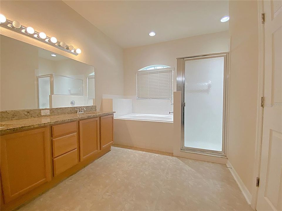 For Rent: $2,200 (4 beds, 2 baths, 2386 Square Feet)
