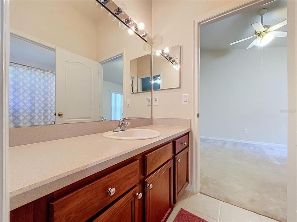 En Venta: $619,900 (5 camas, 4 baños, 3372 Pies cuadrados)