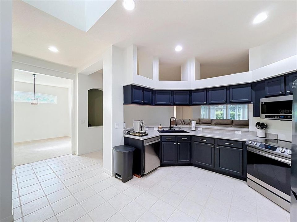 En Venta: $619,900 (5 camas, 4 baños, 3372 Pies cuadrados)