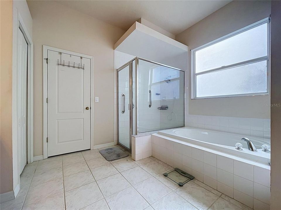 En Venta: $619,900 (5 camas, 4 baños, 3372 Pies cuadrados)