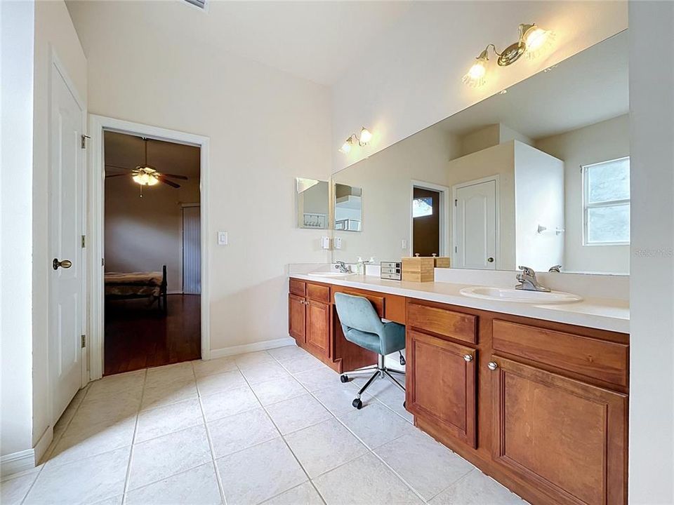 En Venta: $619,900 (5 camas, 4 baños, 3372 Pies cuadrados)