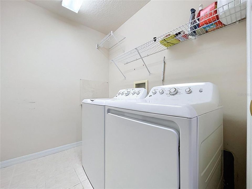 En Venta: $619,900 (5 camas, 4 baños, 3372 Pies cuadrados)