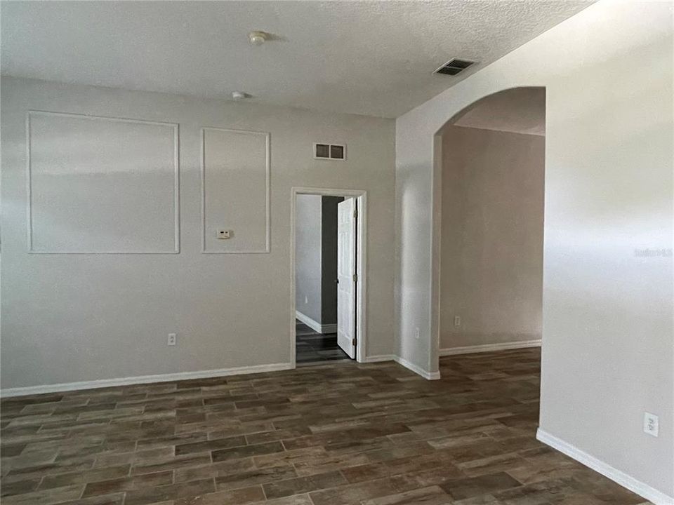 For Rent: $2,100 (4 beds, 2 baths, 2101 Square Feet)