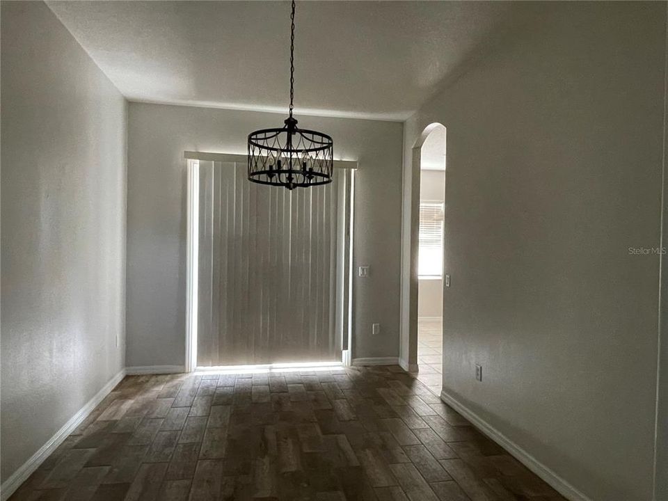 For Rent: $2,100 (4 beds, 2 baths, 2101 Square Feet)