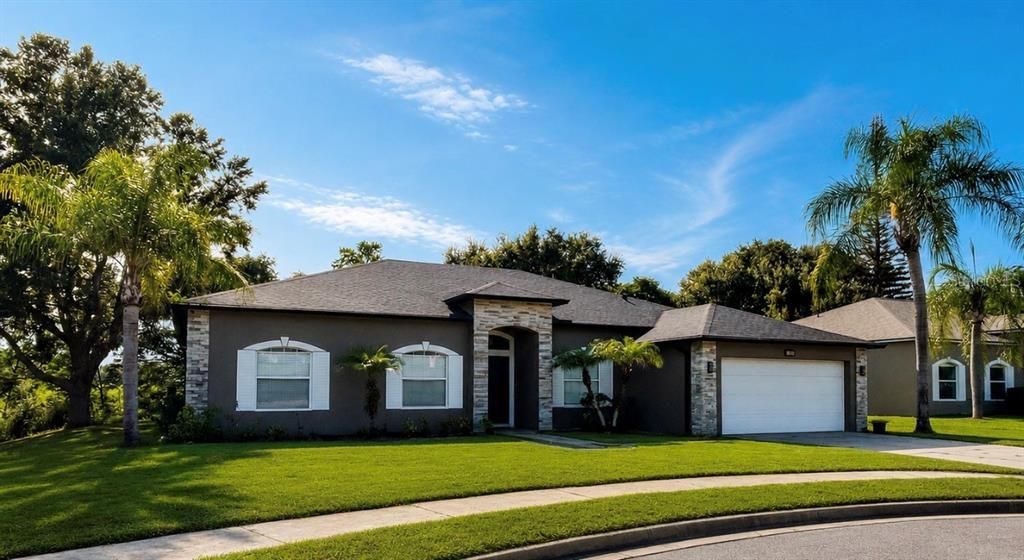 For Rent: $2,100 (4 beds, 2 baths, 2101 Square Feet)